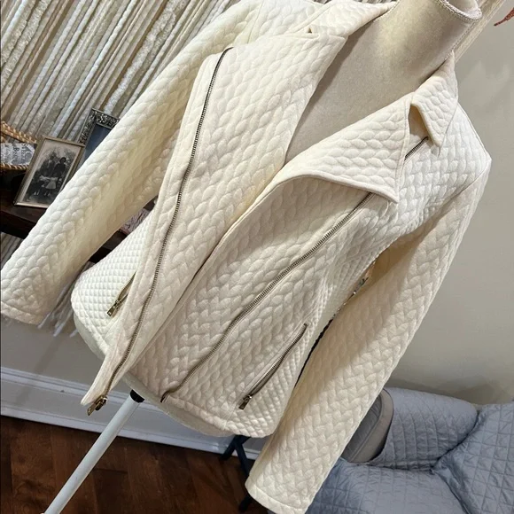 Gorgeous Fabric Moto - Picture 4 of 13